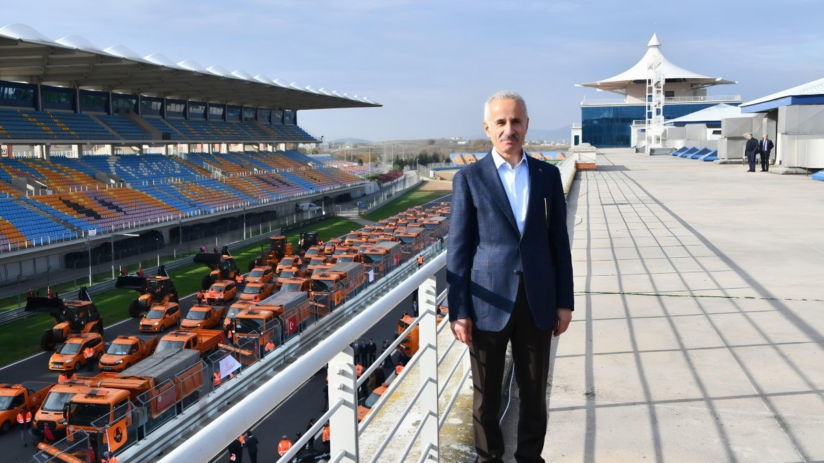 Abdulkadir Uraloğlu duyurdu: 1 Aralık’ta başlayacak kış lastiği uygulaması 4 ay devam edecek