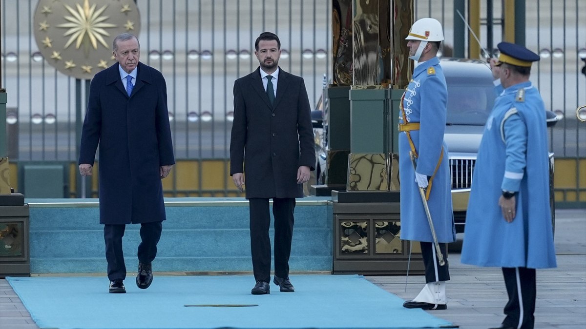 Cumhurbaşkanı Erdoğan, Karadağlı mevkidaşını resmi törenle karşıladı