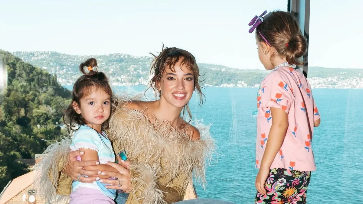 Güzel oyuncu Seda Bakan 2 kızına dair samimi itiraflar! “Tamamen çocuklarımla ilgileniyorum”