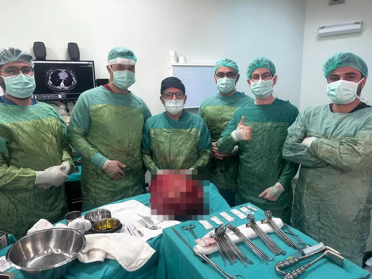 Isparta’da 13 Kilogramlık Kitle Başarıyla Alındı