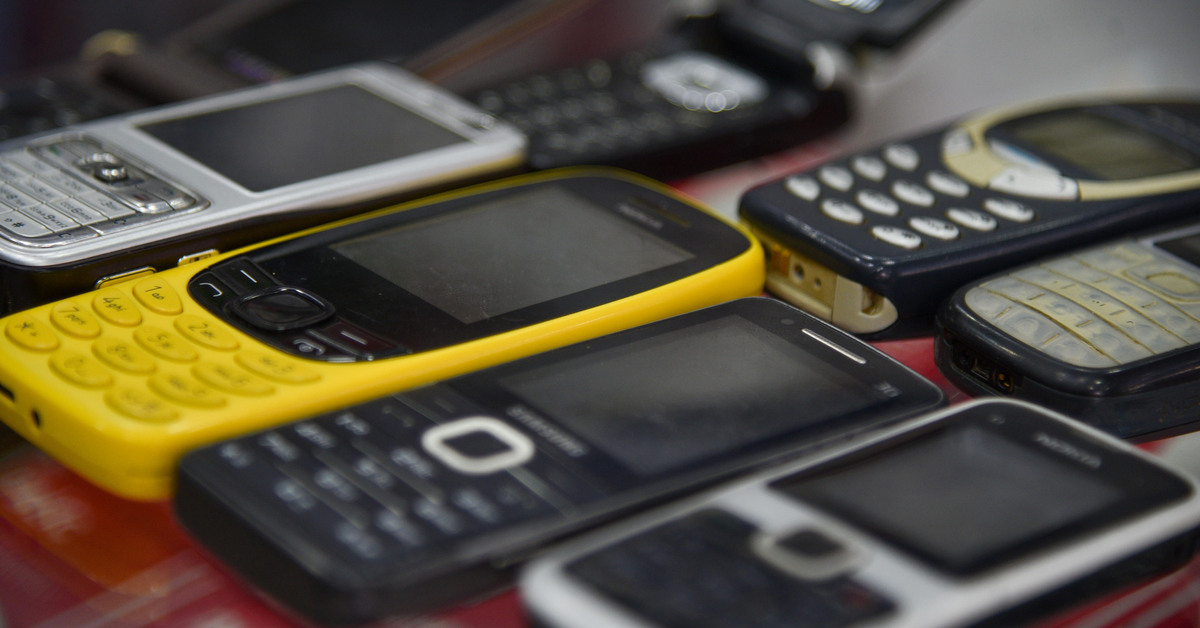 Tuşlu telefonlar akıllı telefonların yerini alıyor